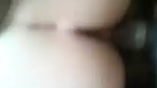 حركات يد ناعمة على الكس المنقوع والمؤخرة الممتلئة