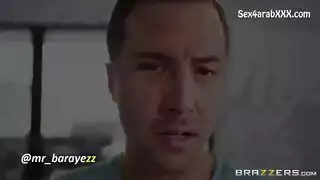 ابن يائس يأخذ أمه في مشهد إباحي جامح