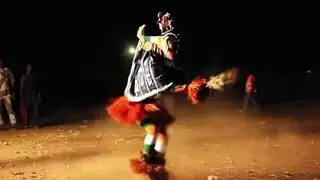 كاميرا مباشرة: فتاة صغيرة تلعب بكسها المبلل