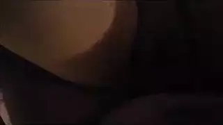 كس الزوجة الحليق يتم تدليله بالإصبع ثم ملؤه