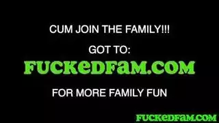 الاخت تهيج علي اخوها وهو نايم