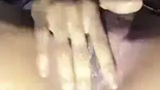 سيقان طويلة بالجوارب وكس منقوع يستعد لأفلام إباحية