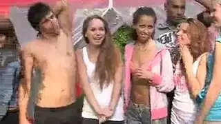 طفله تتخنت