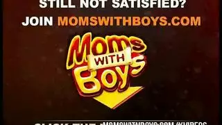 مراهق بعضو ضخم وجلسة استمناء solo