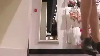 جنس في المتجر العام: جيني تأخذ قضيب نيك
