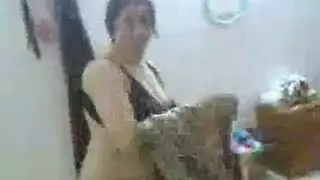 لقاء سري ينتهي بقذف داخلي فوضوي