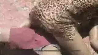 فوضى جنسية أفريقية: نيك خام على الرمال
