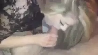 البن يقلبي من مرات ابو ان يصورها وهى غاويه