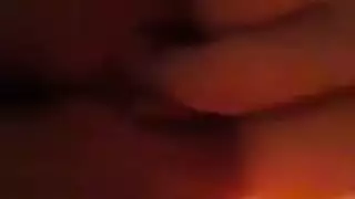 لارا المراهقة تتخيل فرك شقها الرطب على أثداء ككرات قطنية ضخمة