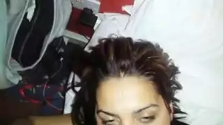 انها التدليك مهبل مع لعبه جميلة الفيديو الإباحية علية الدقة