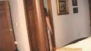 فيديو صريح لرجل في وضعية دفع كاملة
