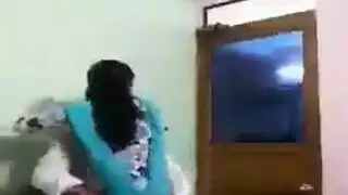 ينيك موظفه في التاكسي