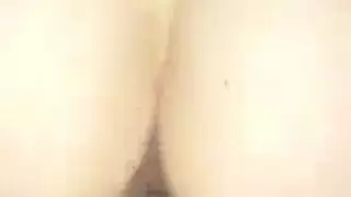 عضو ضخم يمارس الجنس مع الفتاة بعمق