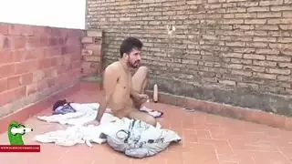 على الرغم من أنهم ليسوا مثليات ، إلا أن المراهقين المرحون يمارسون الحب مع بعضهم البعض