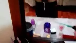 مدللة وقحة تأخذ قضيب الزبون في جولة