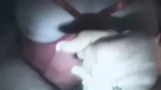 قذف داخلي لصنم الملابس الداخلية الحمراء في القطار الأخير