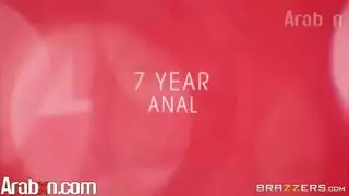 زوجة متزوجة شبقية تقدم فرجها كهدية مشهد إباحي خشن