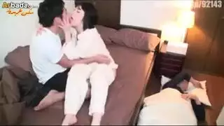 مشاركة السرير معا الاخوات
