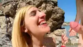 شقراء كبيرة الثدي تُهيمن عليها وتمارس الجنس مع حبيبها السابق