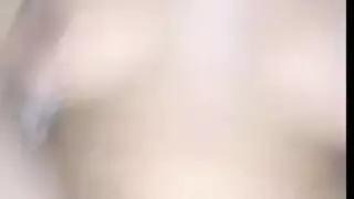 مصرية ذات صدر كبير تحصل على هزات متعددة من قضيب ضخم