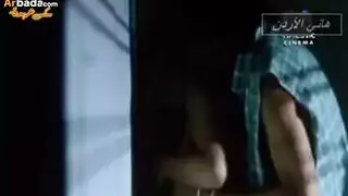إباحية علنية: الأصدقاء يملأونها في زقاق منعزل