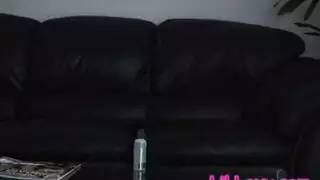 جنس عنيف: مص قضيب بعمق حتى الاختناق