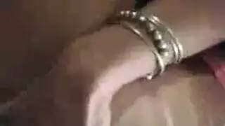 فتاة سودانية تأخذ جماعاً مزدوجاً