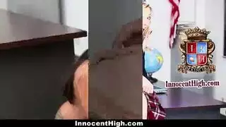 الغش في الفصل: تلميذة مشاغبة تمص وتمارس الجنس للحصول على درجة a
