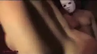 يوجعها ويضربها