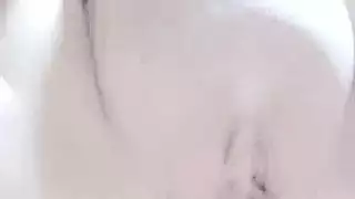 شقراء ساخنة ترفع رجليها وتتلقى زب عميق بعد مص ممتع