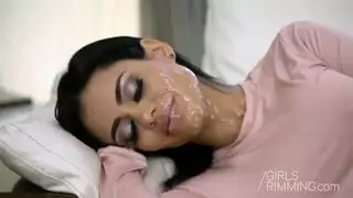 رجال يقذفون بفممراة