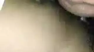 شخص ينيك اخته وصاحبته