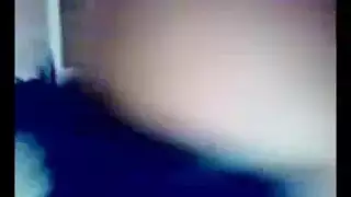 علاقة سرية: الشاب يهيمن على زوجة الأب بالقبل واللعق