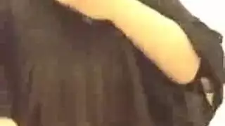 امرأة مكتنزة مع ثدي ضخم وحلمات داكنة في جنس عنيف