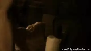 شريط جنسي لمشهورة هندية: جنس عاري وثدي منتصب