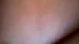 ابن يدخل لغرفة امه