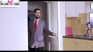 فتاة غبية عامل التوصيل تأثيري