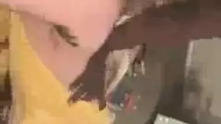 مشعرات على ركبتيها عيد الميلاد