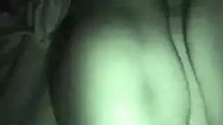 يدها عالقة في المطبخ و ابنها ينيكها