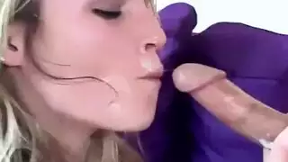 عاهرة صغيرة بالكعب تحصل على شرج واختراق مزدوج قوي