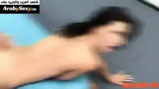 ينيكها وهي نايمه على سرير النوم
