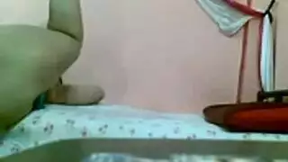 من الكس على السرير مع اهات