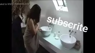 السباك ينيك زوجة الديوث في المطبخ