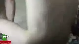 عشيقة جديدة تقدم تدليك قضيب يومي حتى يقذف