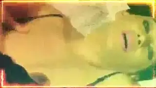 اخ يهدي لاخته هدية
