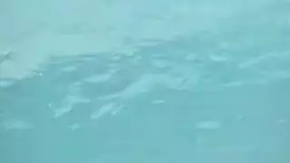 عنيف بنت جميل سريع حمام