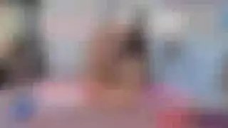 فتاة بريئة تستكشفها سيدة ناضجة ممتلئة الجسم