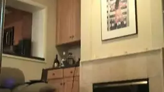 جلسة نيك جامحة للأم المثيرة مع شركاء متعددين