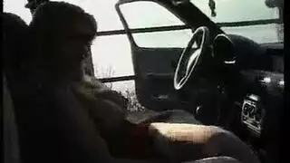 صريح: كس الأم يبتل ويتم تصويره
