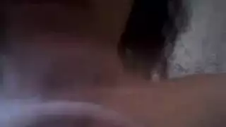 نؤك الفتيات وهما نيام